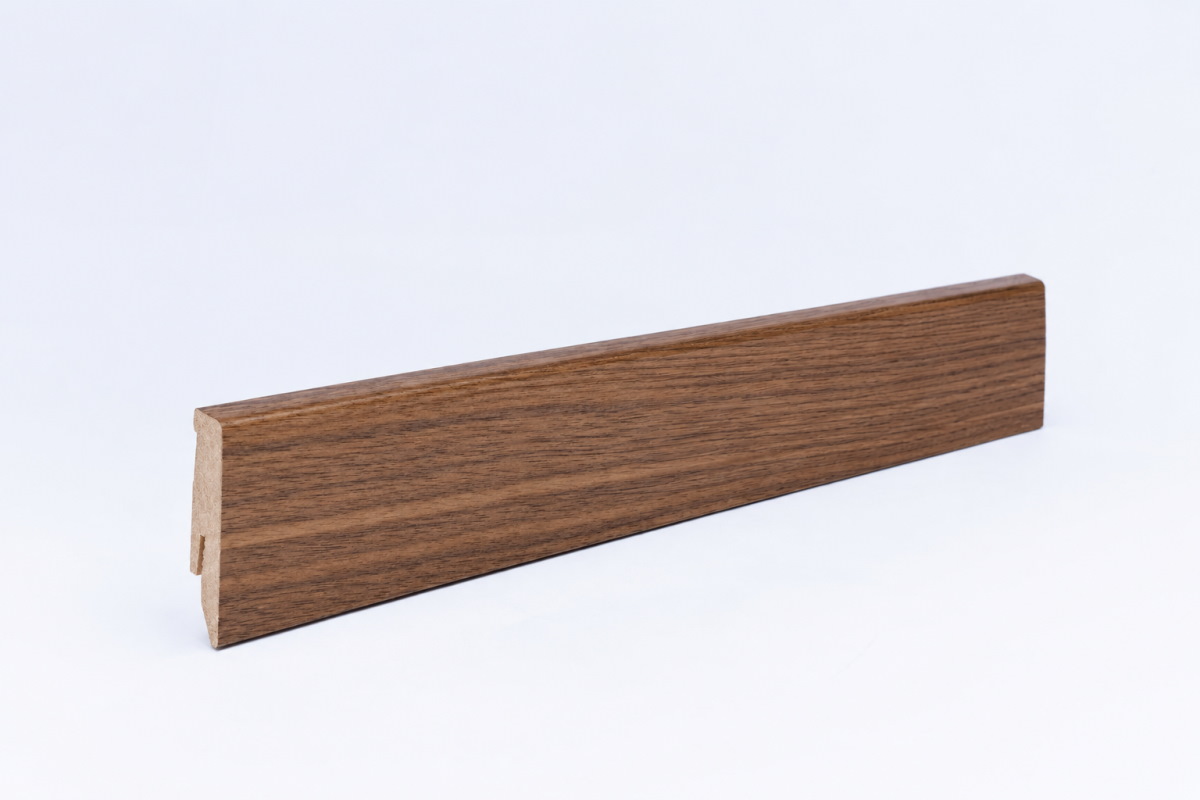 Veneer skirting 60 mm varnished walnut