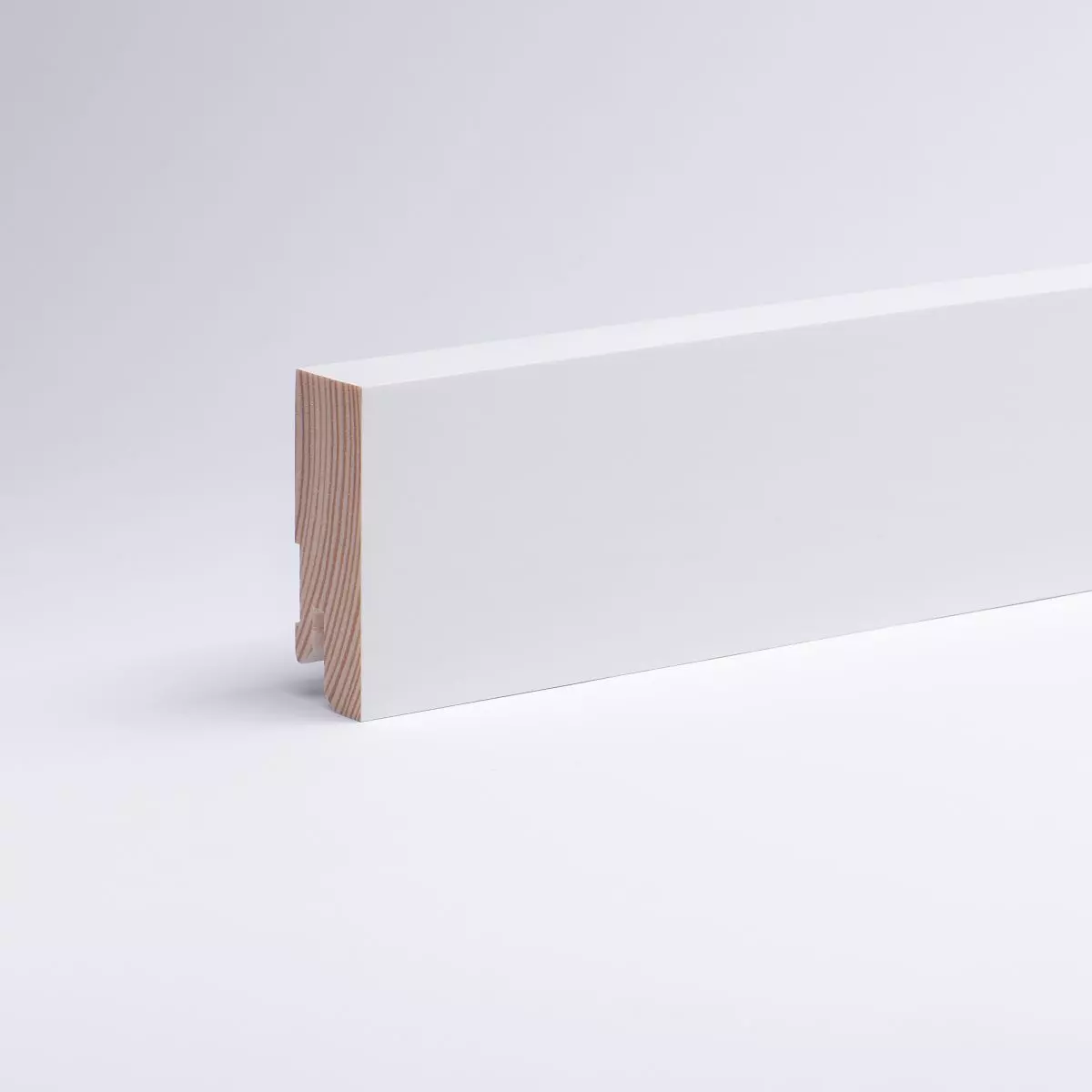 Vierkant Massivholz-Sockelleiste 60mm - Buche RAL9010 Weiß lackiert