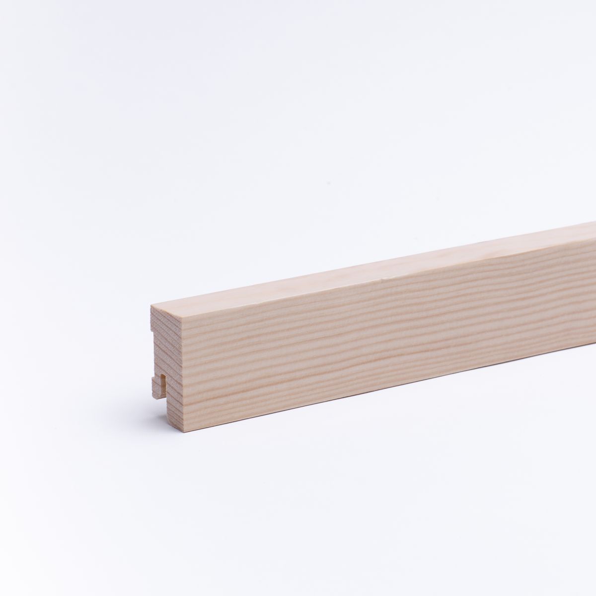 Solid wood skirting 40 mm with quadrangular varnished pine