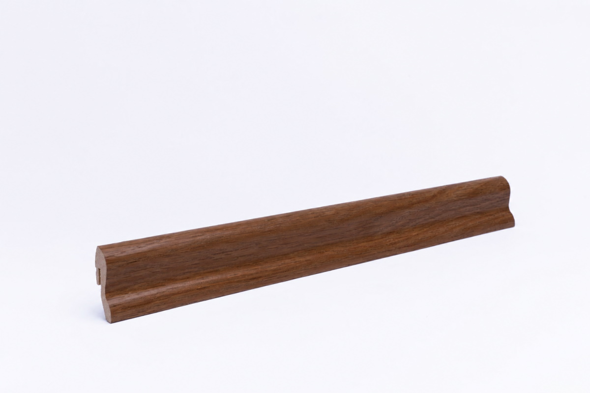 Veneer skirting 40 mm varnished walnut tree