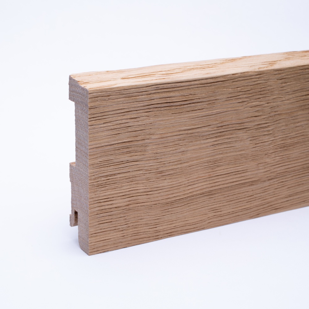 Massivholz Sockelleiste mit abgeschrägter 80mm - Eiche gebürstet und lackiert