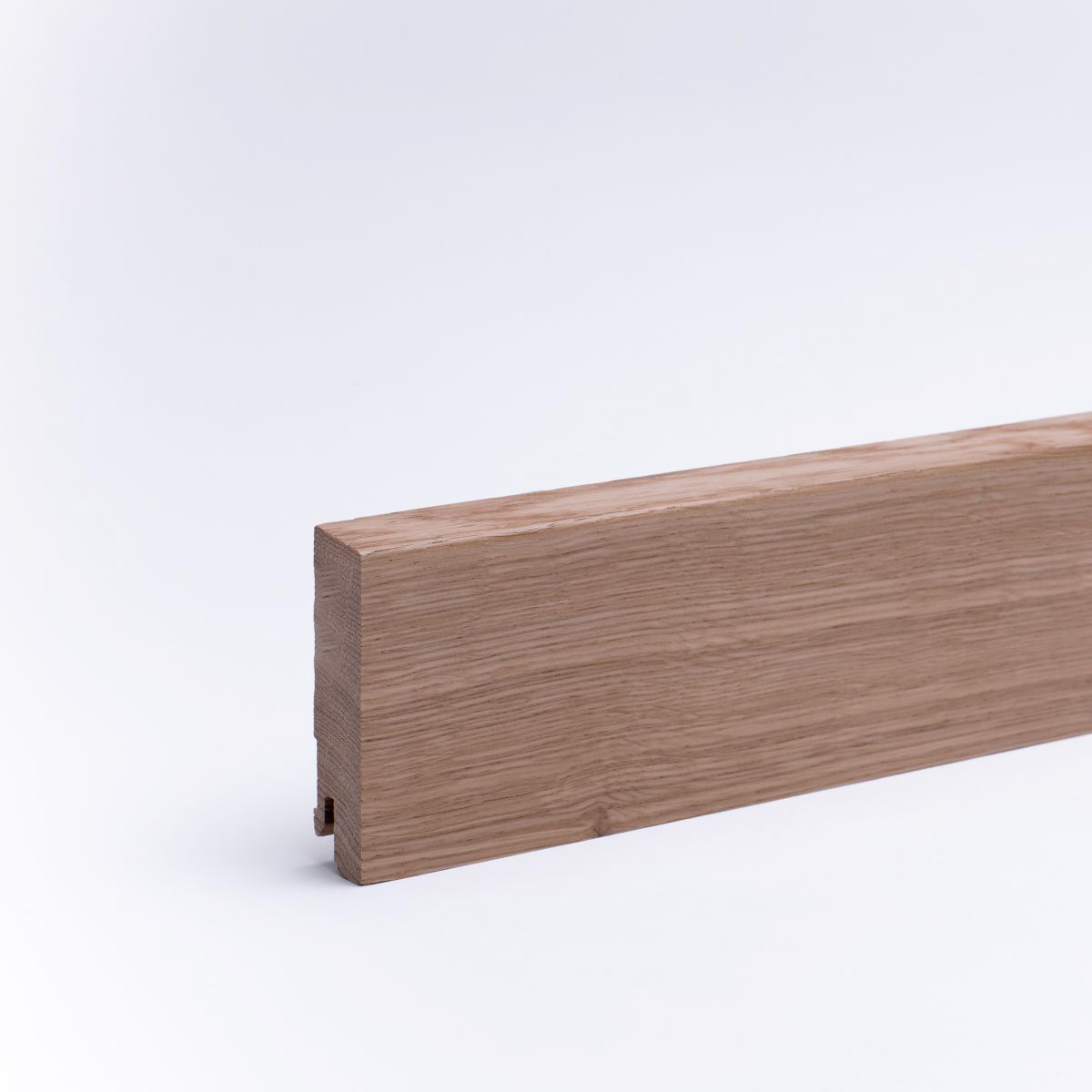 Solid wood skirting board 80x16mm beveled front edge - lacquered oak Solid wood skirting board 80x16mm beveled front edge - lacquered oak