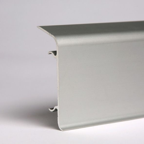 Metallsockelleiste für Kabelmontage - Silber
