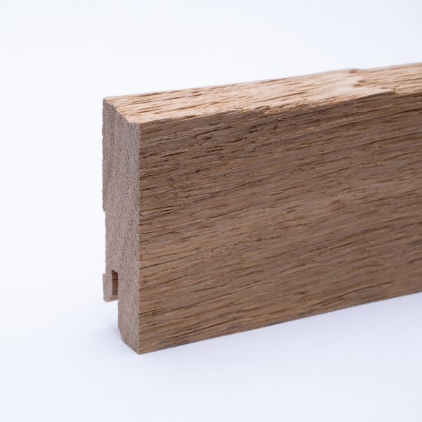 Massivholz Sockelleiste 60mm mit abgeschrägter Vorderkante - Eiche gebürstet und lackiert